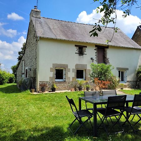 Belle Maison Familiale Dans La Campagne Bretonne La Croix-Helléan Exterior photo